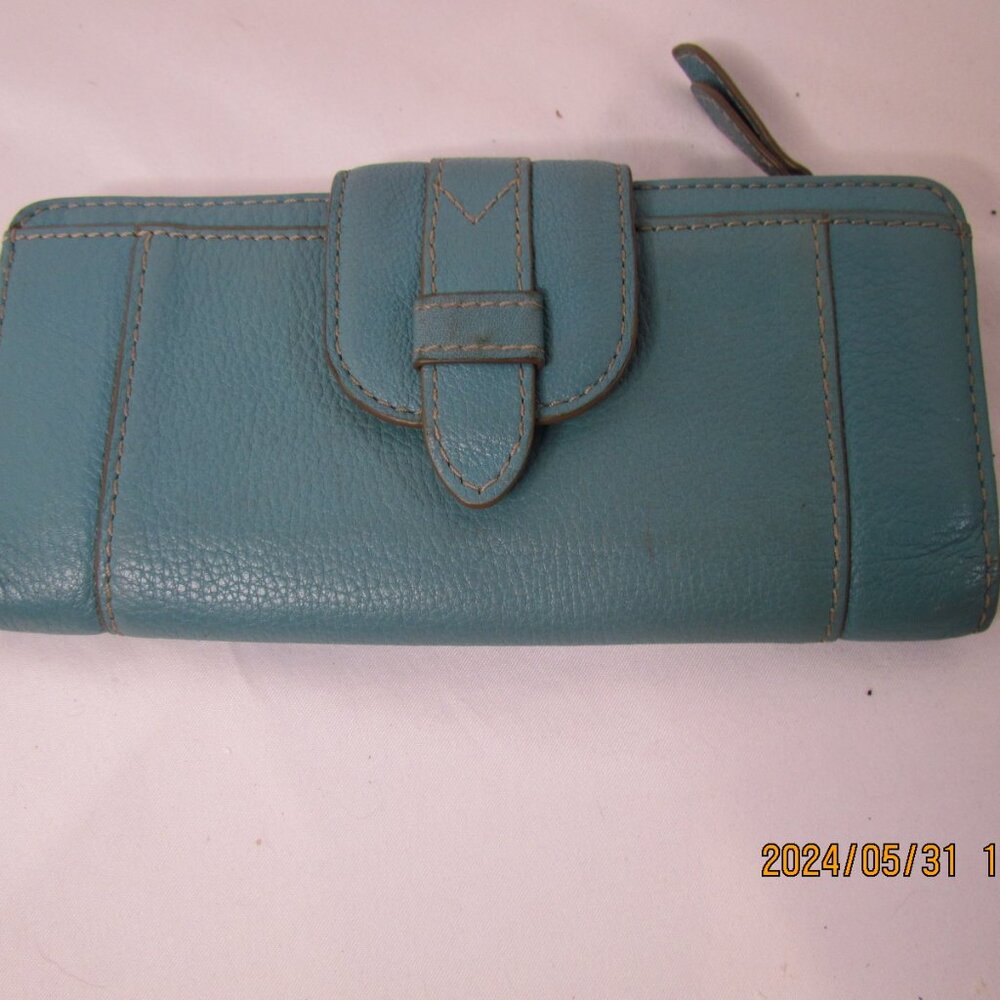 Preowned Fossil Wallet/Purse. Turquoise Color